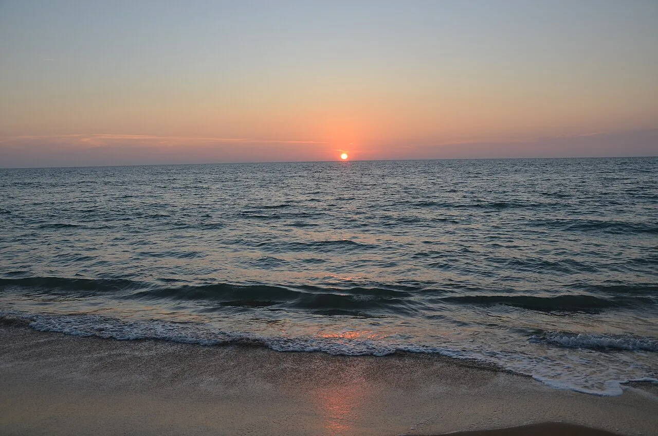 Kalpitiya - Kalpitiya, located in the North Western Province of Sri Lanka, is a collection of 14 islands and it is famous for its waterfront beauty. This place is