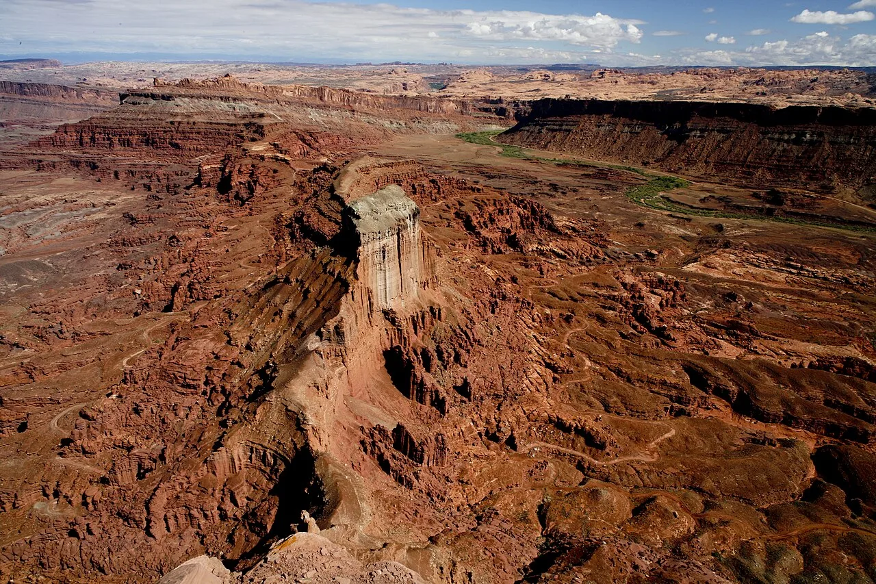 Knuckles Mountain Range - #TravelTuesday with Guest Photographer Bob Wick through Southeastern Utah’s Red-Rock Riches!
Moab, Utah is synonymous with slickrock canyons and publi