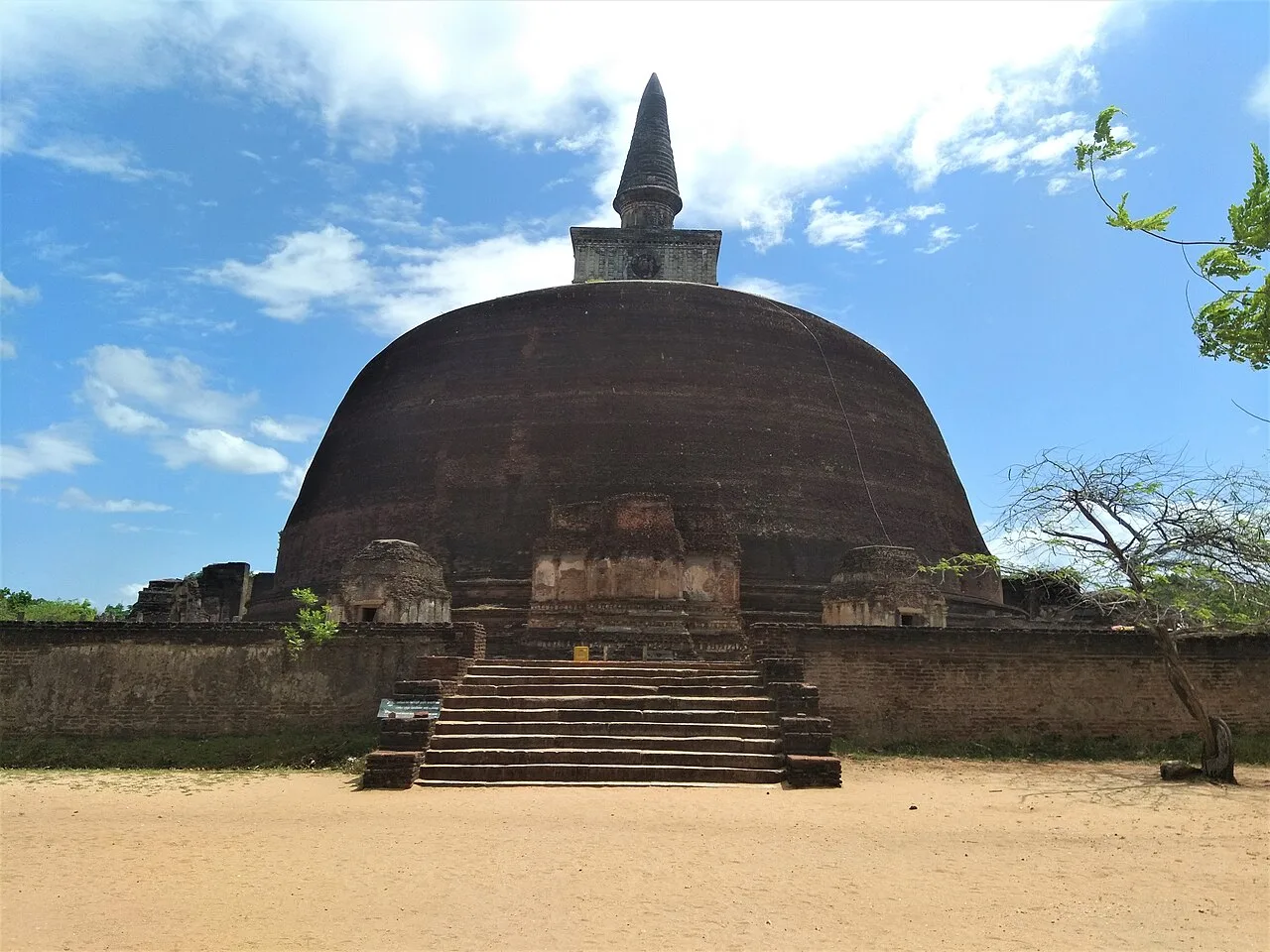 Polonnaruwa - Rankoth Vehera, Ancient City of Polonnaruwa, Sri Lanka